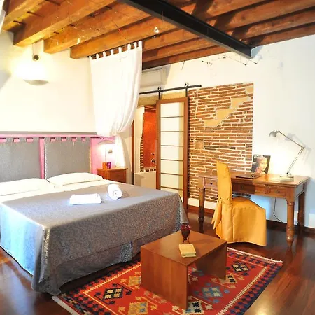 Antica Via Roma Garden View Bed & Breakfast 2*