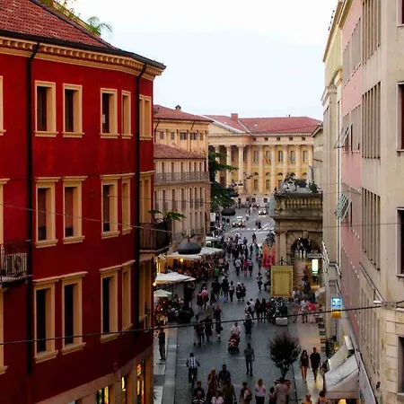 Oda ve Kahvaltı Antica Via Roma Garden View Verona