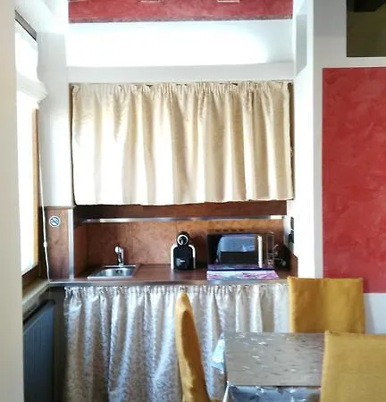 Antica Via Roma Garden View לינה וארוחת בוקר 2*